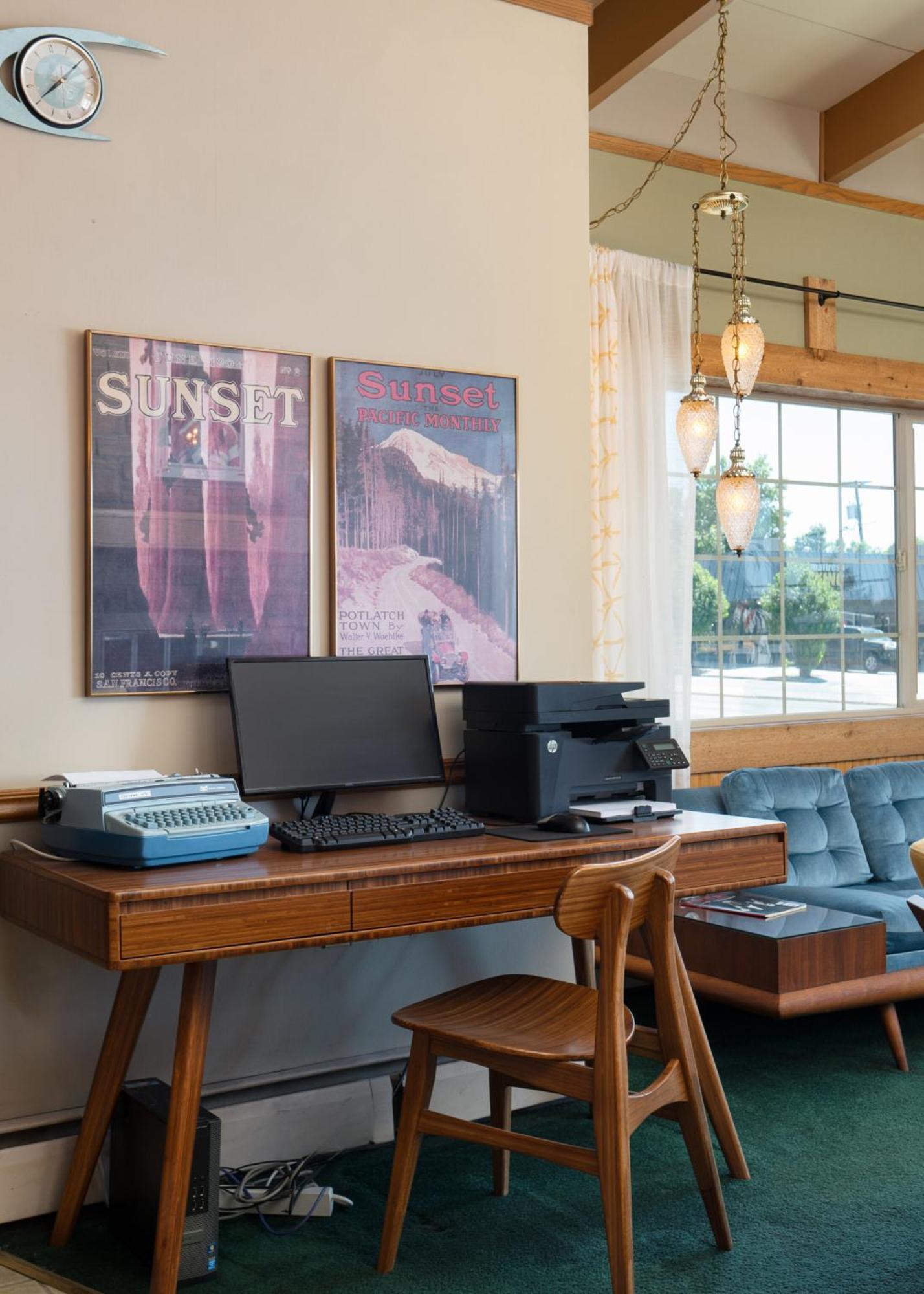 Sapphire Motel Midtown Bozeman Bagian luar foto