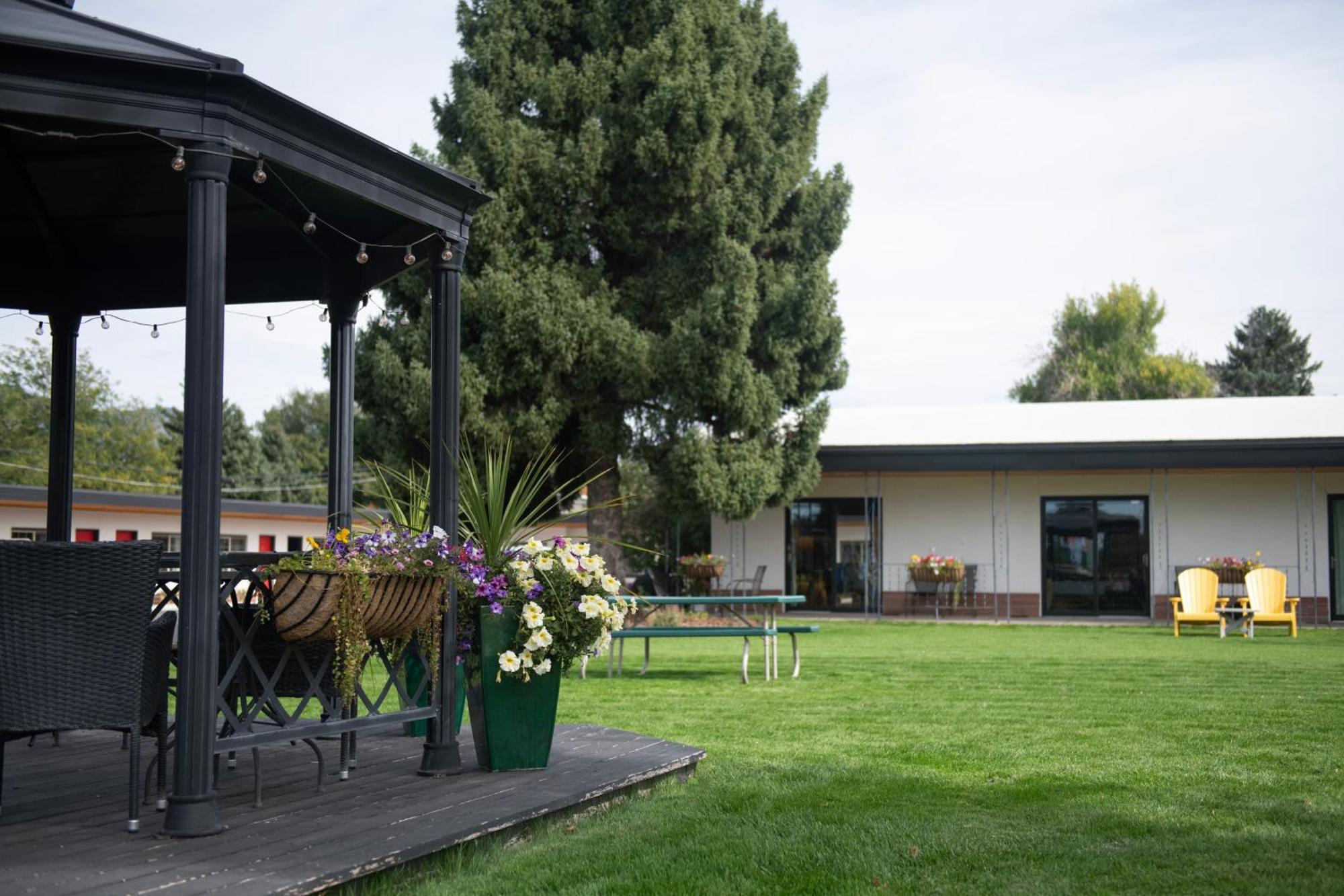 Sapphire Motel Midtown Bozeman Bagian luar foto