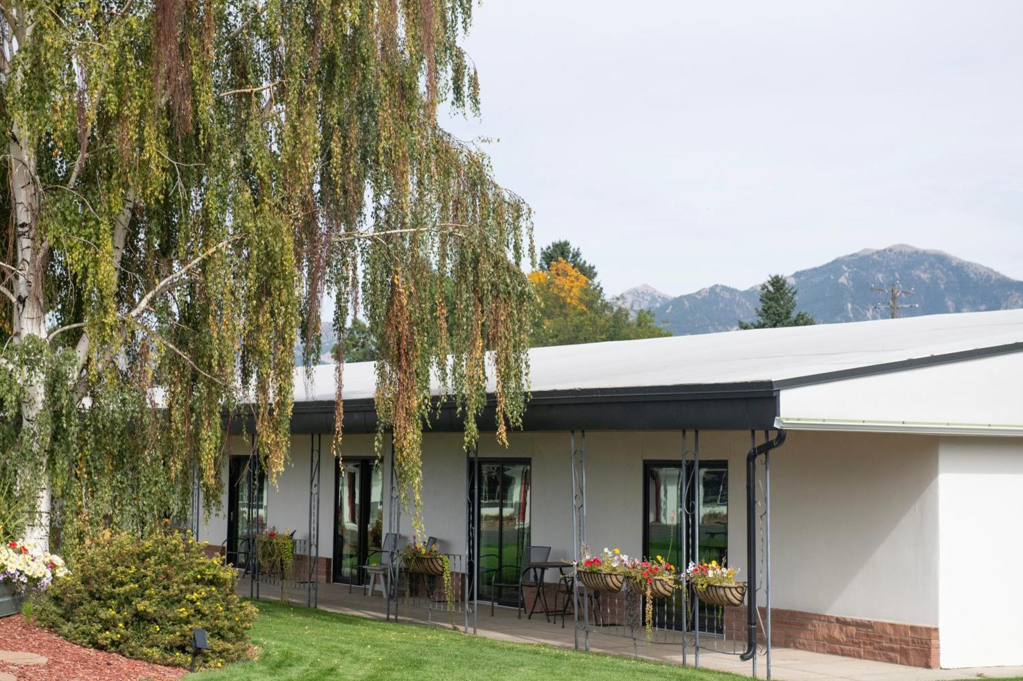 Sapphire Motel Midtown Bozeman Bagian luar foto